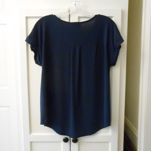 Flower & Feather Navy Blue High-Low Top (New/Never Worn) - Picture 4 of 4